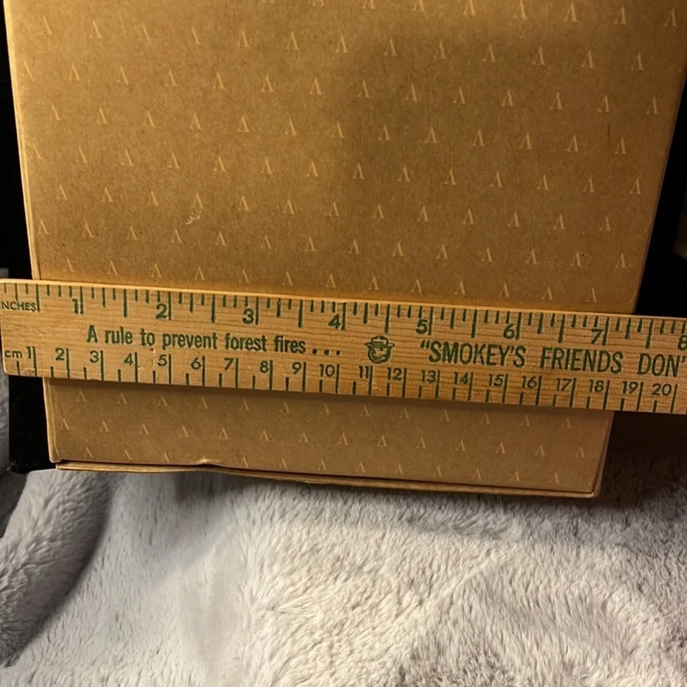 Avon Vintage “Merry Kissmas” Musical Bell NIB